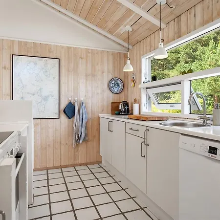 Sybil - 700m From The Sea By Interhome